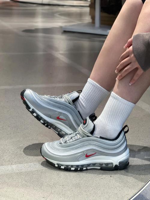 air max 97silver bullet 采用经典配色续写历经25 载岁月洗礼的