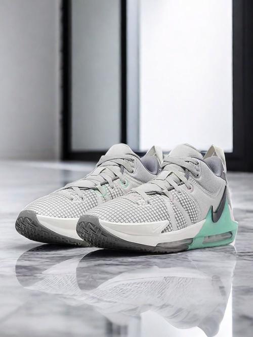 nike lebron witness 7球场上的必备利器