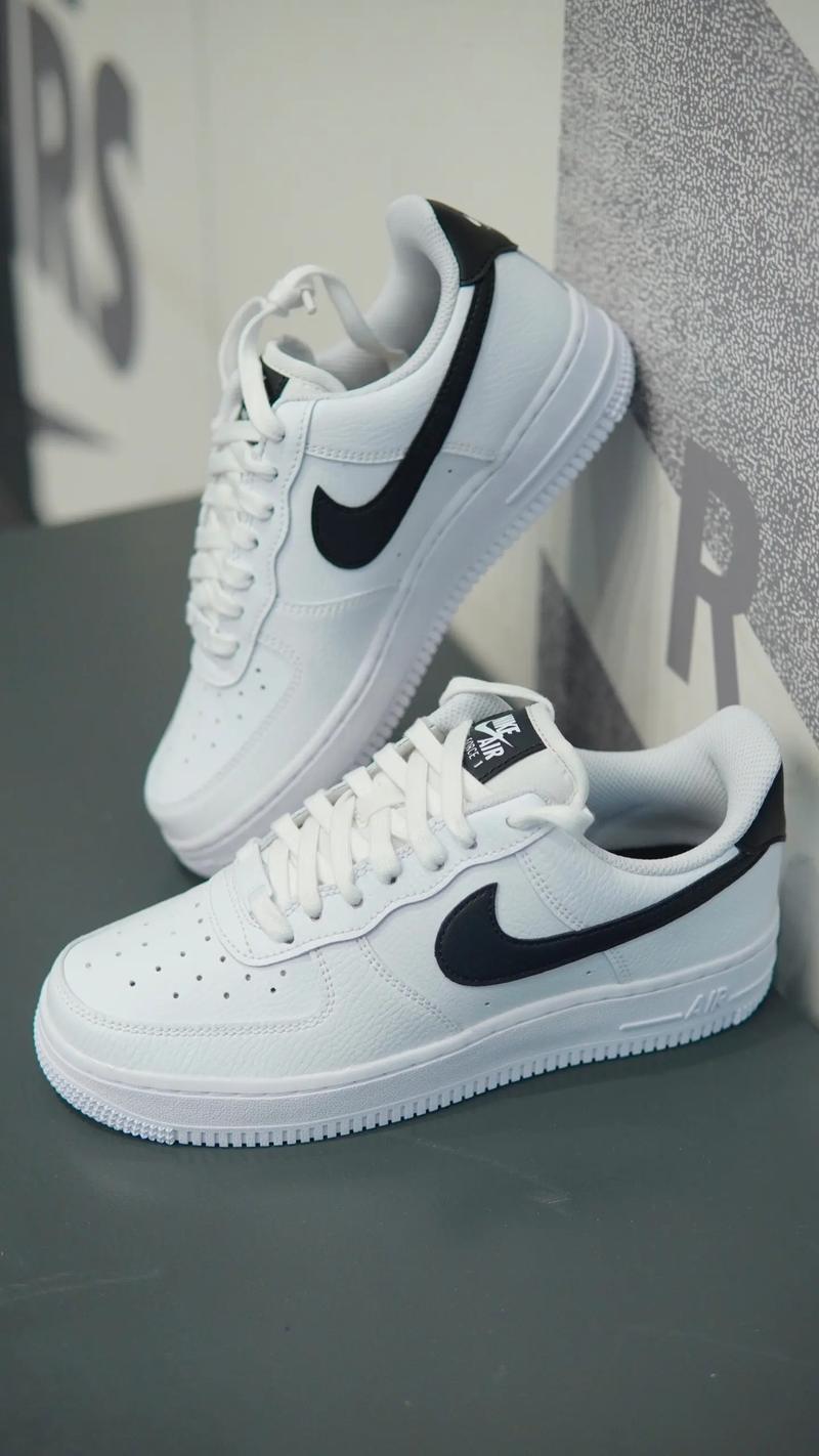 经典款nikeaf1空军一号俗称小志龙白黑经典女子板鞋