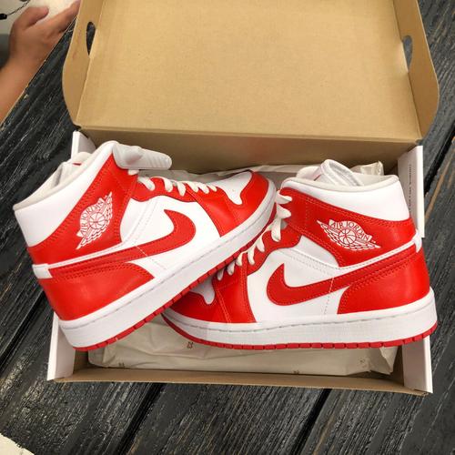 aj来了jordan耐克乔丹air jordan 1 mid aj1女子运动鞋bq6472