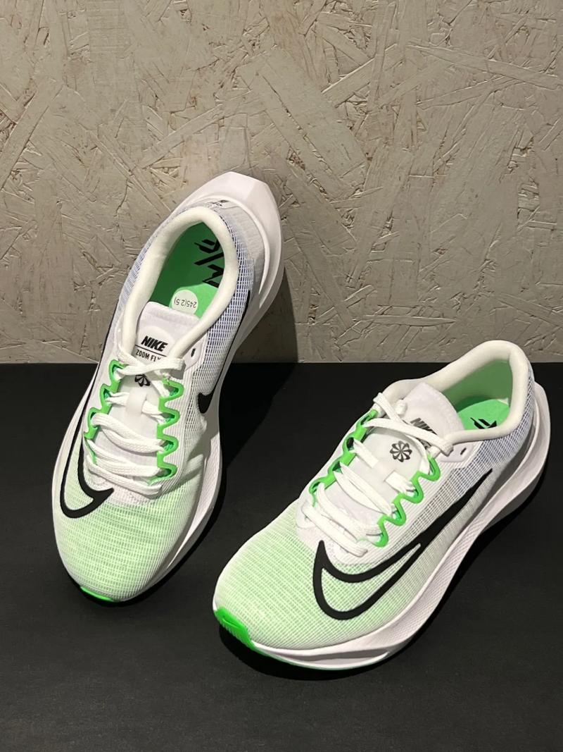 nike zoom fly 5舒适简约防滑耐磨跑步鞋男款绿蓝