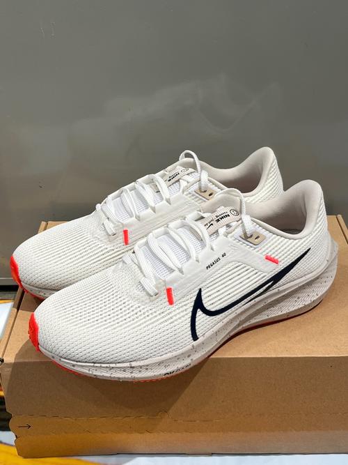 鞋款名称nikeairzoompegasus40低帮跑步鞋鞋面采用了纱线单层网眼布