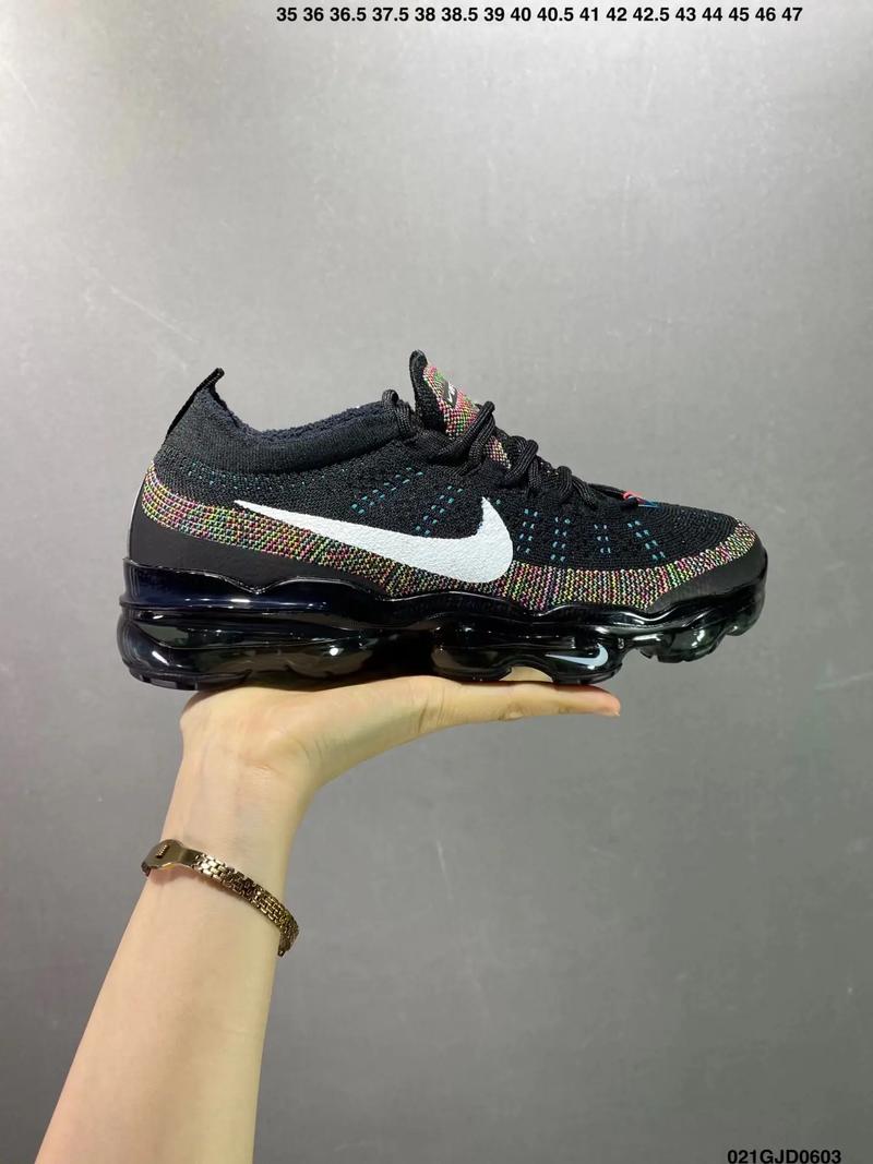 nike air vapormax 2023 flyknit 全掌长气垫 缓震跑步鞋采用传统的