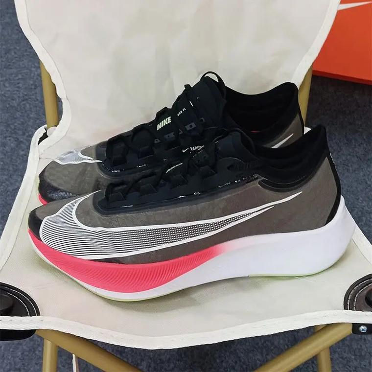 这双耐克zoom fly3跑鞋真的太舒服了全掌碳板设计让我