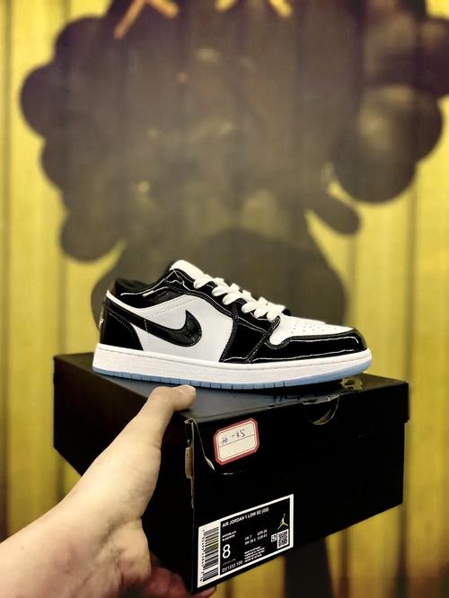 乔丹1代中帮复古鞋 9999来看看这款耐克nike air jordan 1 low