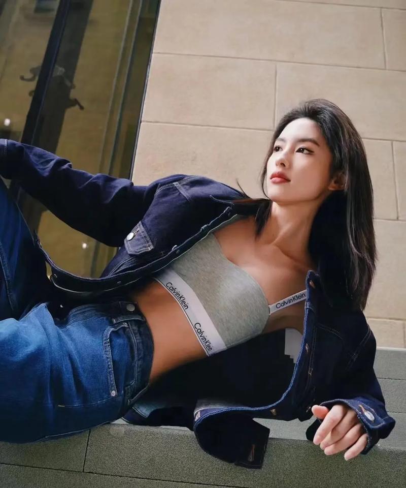 ck明星同款运动文胸calvinklein jenni