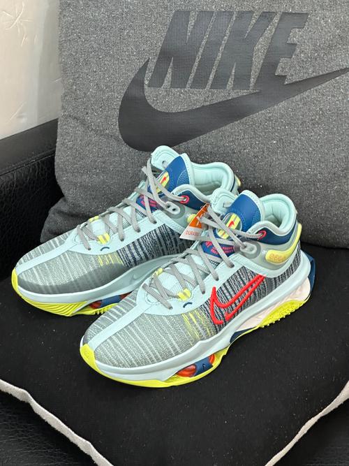 t jump 2  alpha wave 防滑高帮篮球鞋          nike air zoom g