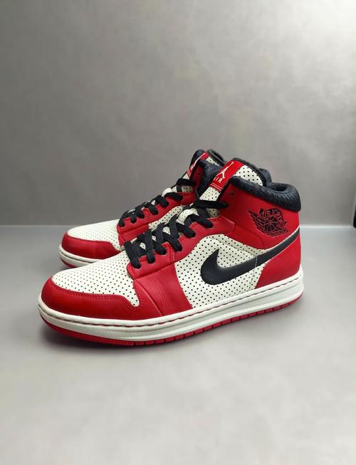 aj1芝加哥 99 在aj系列中有一款名为air jordan alpha 1 芝加哥的