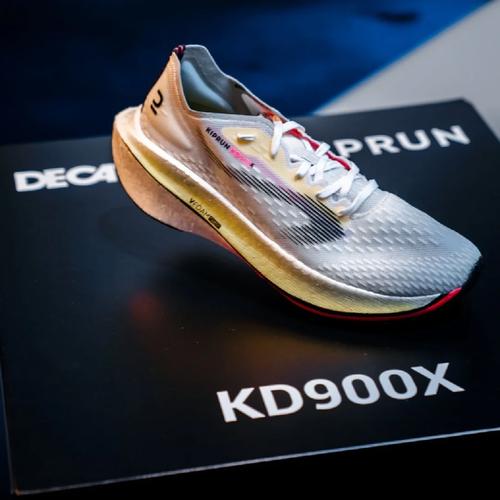 kd900x 率先解构近赏推出碳板跑鞋已是跑界大势除各运动品牌以外