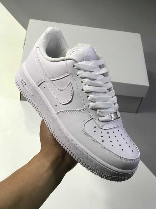 nike air force 1 是一款由nike公司于1982年推出的篮球鞋由设计师