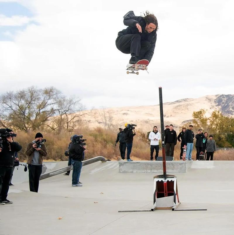 你干过的最夸张的地形或者道具是什么滑板 skateboa