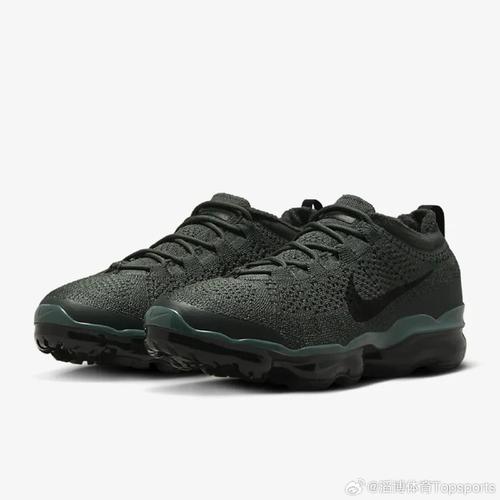 nike air vapormax 2023 dark spruce鞋面以绿古色为主调搭配多种