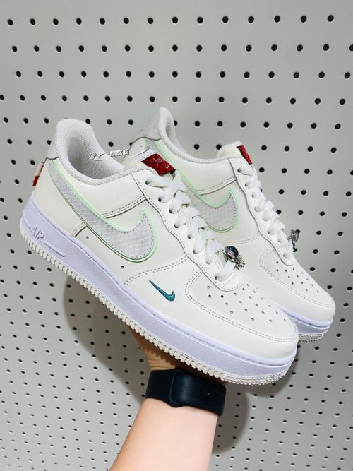 af1龙年限定空军一号简约但不简单如有龍助