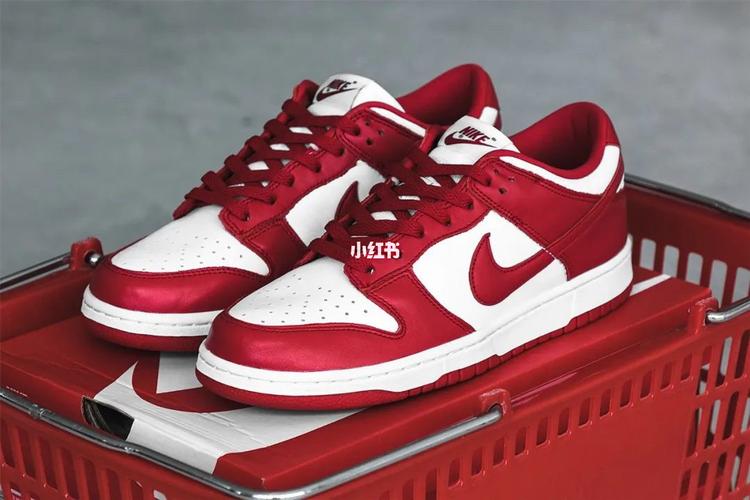 nike dunk low university red