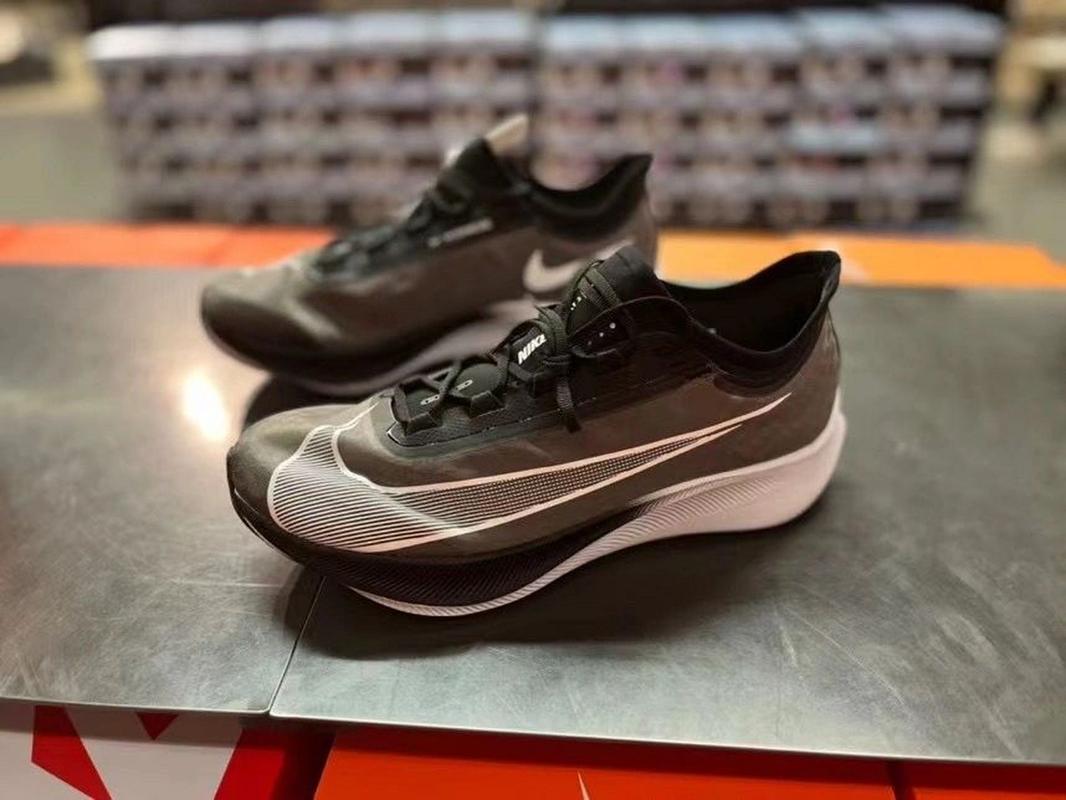 nike zoom fly 3 全掌碳板马拉松跑鞋 超值价90499尺码39 40 40