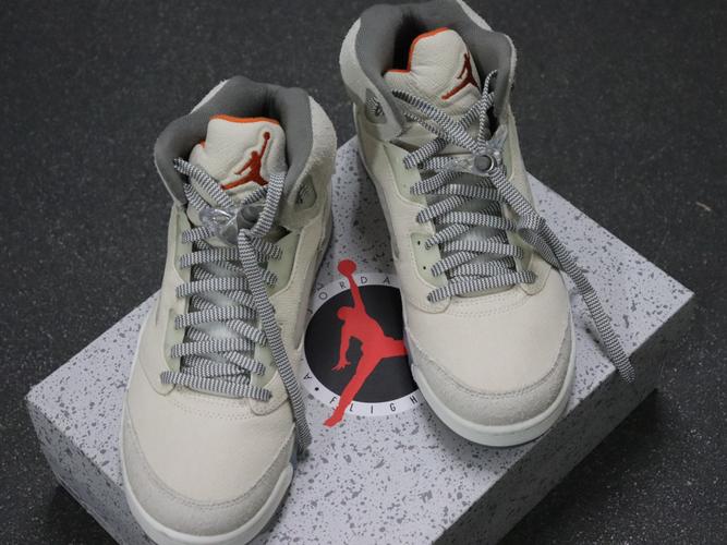 秋冬季节上脚真的很合适的喔airjordan5 aj5米灰  潮流复古篮球鞋