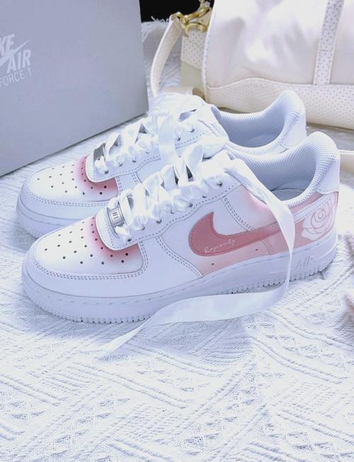 95nike玫瑰限量版女鞋99 93击中少女心的nike玫瑰之名af1清新