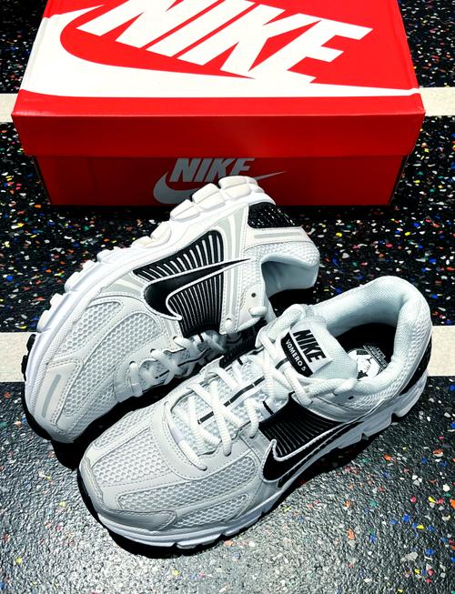 惊艳nike zoom vomero 5 复古运动鞋新配色来啦