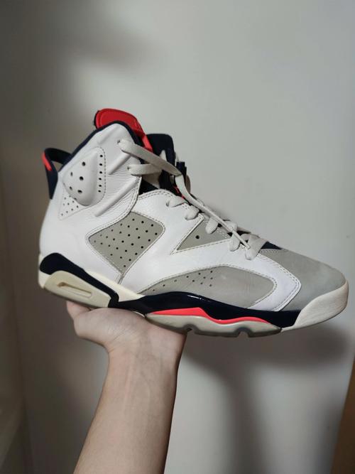 喜欢的可以考虑入手爱心aj6 灰白配色  jordan air jordan 6