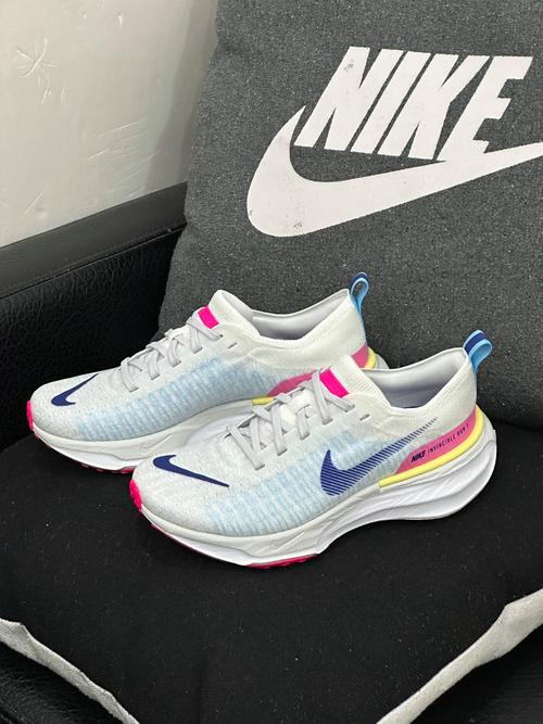 nike invincible run 3新配色 白蓝粉91