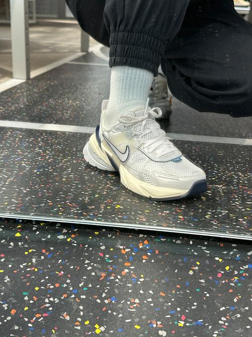 买过的姐妹分享一下你们的穿着感受 低帮复古跑步鞋 耐克nike nb